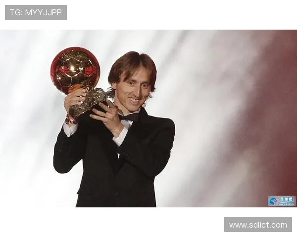 天下足球精彩回顾与分析 每周一晚上8点为你呈现全球足球热潮与精彩瞬间 天下足球精彩回顾与分析 每周一晚上8点为你呈现全球足球热潮与精彩瞬间